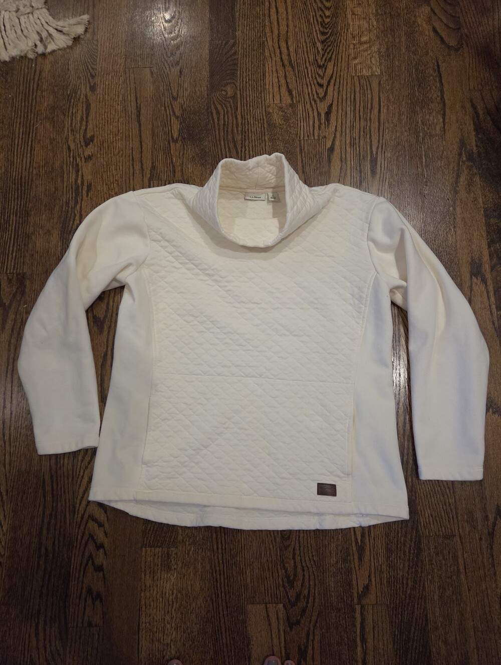 Womens L.L.BEAN Cowl Neck Pullover Top. Size Medium.